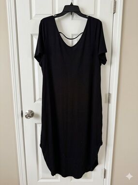 Everyday Black V-Neck Maxi Dress